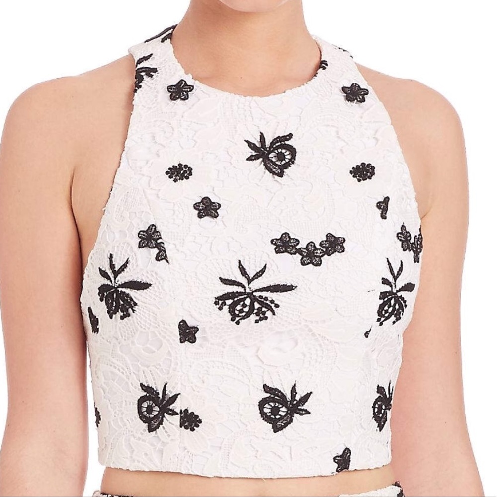 Price⬇️ NWT Alice + Olivia Lace Racerback Crop Top